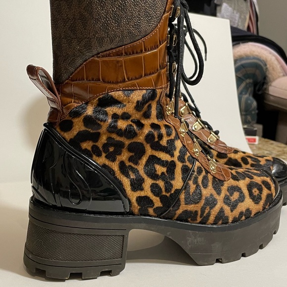 Michael Kors Khloe Lug Sole Combat Boot in sz 7.5US - Picture 8 of 14
